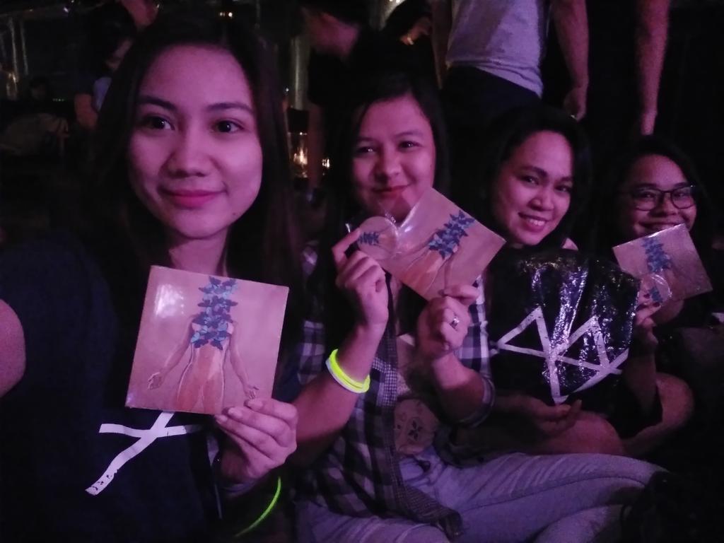 magicshop9016's tweet photo. Eto yung tinatawag na GOALS 😄❤
#FriendshipGoals
#SquadGoals
#fangirlgoals
#MerchWinners
#Siglon💜 https://t.co/BRKWBSoBdG