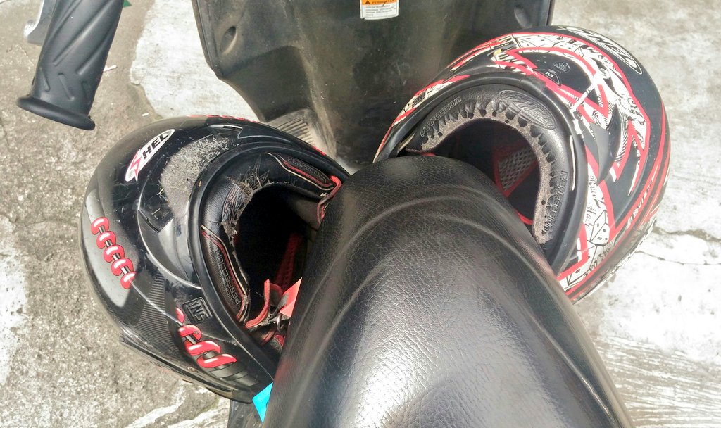 ___pije's tweet photo. Motornya satu. Helm-nya dua. #sikap. https://t.co/GHKpwKzvdY