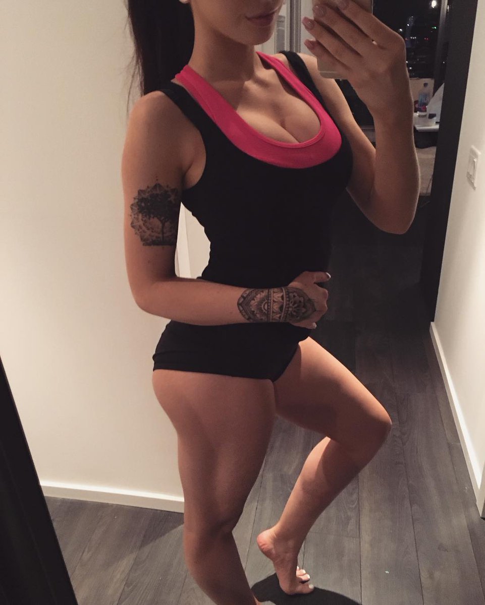 GiselCalvo's tweet image. Problem never looked so god damn fine..