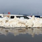 スーパーの駐車場に無断駐車していたと思われる車が雪国ならではの刑を執行される