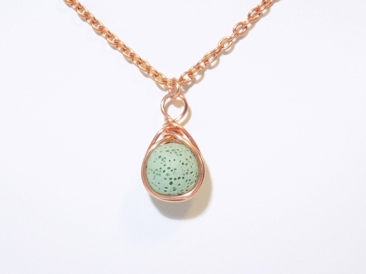 VVCreations2's tweet photo. A great gift for the essential oil enthusiast in your life. Diffuser Necklace, Wire Wrapped Pendant, Lava Stone Necklace Find at: https://t.co/BzvfRc9fZl #jewelry #necklace #copper #anniversary #valentinesday #Giftidea #giftsforher https://t.co/R3nBkdvNPz