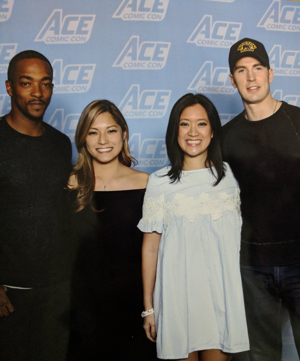 Jendpham's tweet photo. Can't believe this happened!! 😍😍😘😘 @ChrisEvans @AnthonyMackie #ACEcomiccon https://t.co/aGLhzQ6TCu