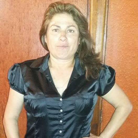 eltuitdemarsh's tweet photo. "Ella es Gloria Cano Bustos. Esta mujer, ayer en la tarde tomó a la perrita de mi hija, la golpeó, la metió dentro de una bolsa de basura y después la botó. Ya puse la denuncia en carabineros por maltrato..." https://t.co/Y4Ih8x4XyH