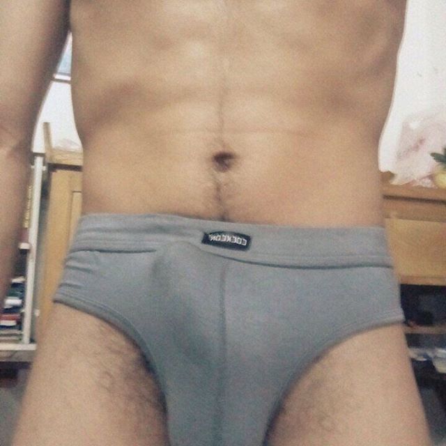 Asianpornboy's tweet photo. This is how my "small bird" wakes up every morning https://t.co/ezsaIkf5mt