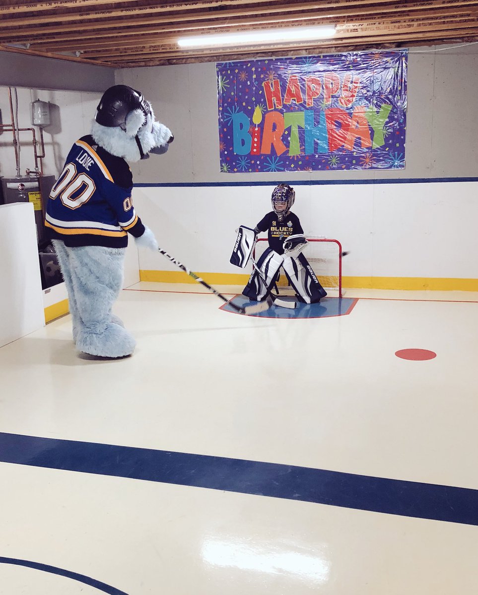 scheipps's tweet image. Basement hockey rink built by Dad. Thanks to the @StLouisBlues and @LouieSTLBlues for making this an unforgettable 6th birthday for your #1 Blues fan! Happy Birthday Sam! #AllTogetherNowSTL #stlblues #STL