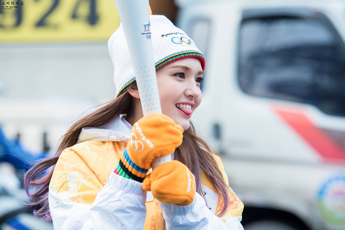180113 성화봉송 소미
#소미 #Somi 
그럼 저는 이만....^^7