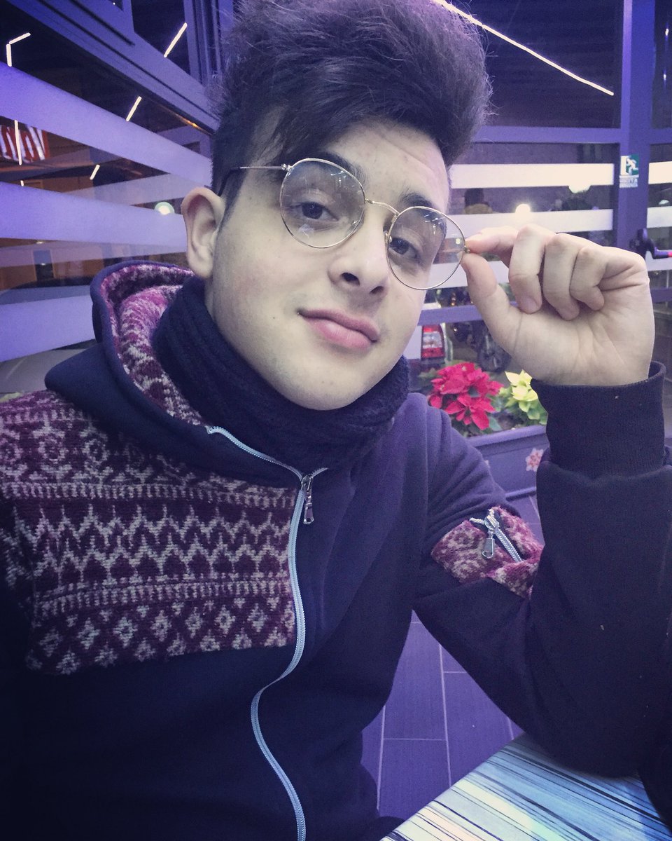Leandro41670644's tweet photo. •Silence please!•✨🔝 #cepostaperte #13gennaio https://t.co/G20kn0ljsE