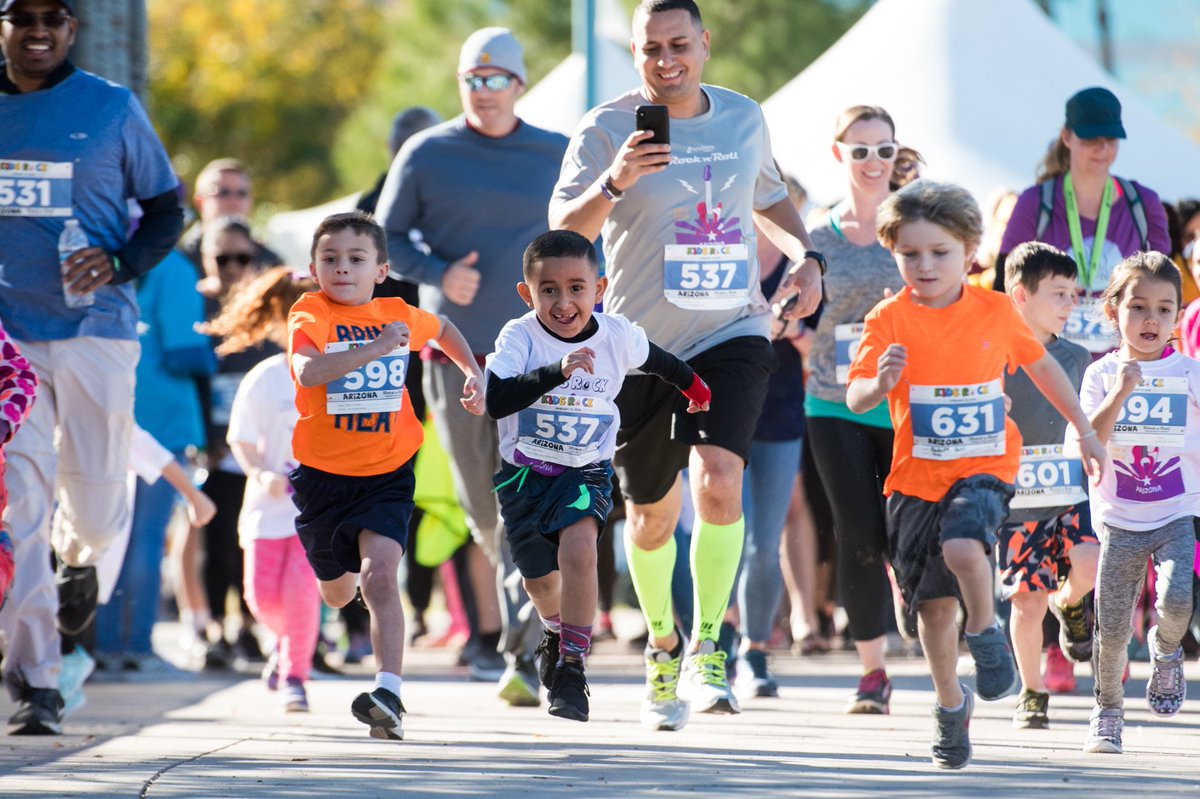 RunRocknRoll's tweet photo. ☀️+🌵+🎸= 😎 Take a look back at the @SYFNews #RnRArizona 1 Mile, 5K presented by @brooksrunning and KiDS ROCK race in photos!

https://t.co/4UPDShXVf2 https://t.co/vElVPPvPg9