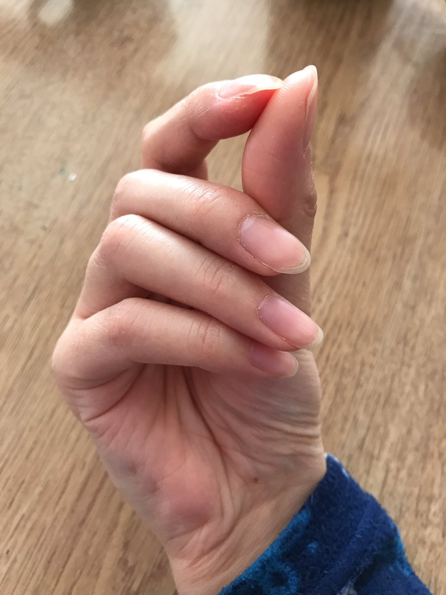 安里 Ari 手指が綺麗な男性が好み もちろん女の子も綺麗な方がいいに決まってる 私は女としては指が長い方なので 私より指 が長い男性が好みだなー 爪が鋭いから自分の爪で皮膚を傷つけることも多いけど 数少ないチャームポイントなんだぜ ちょっと