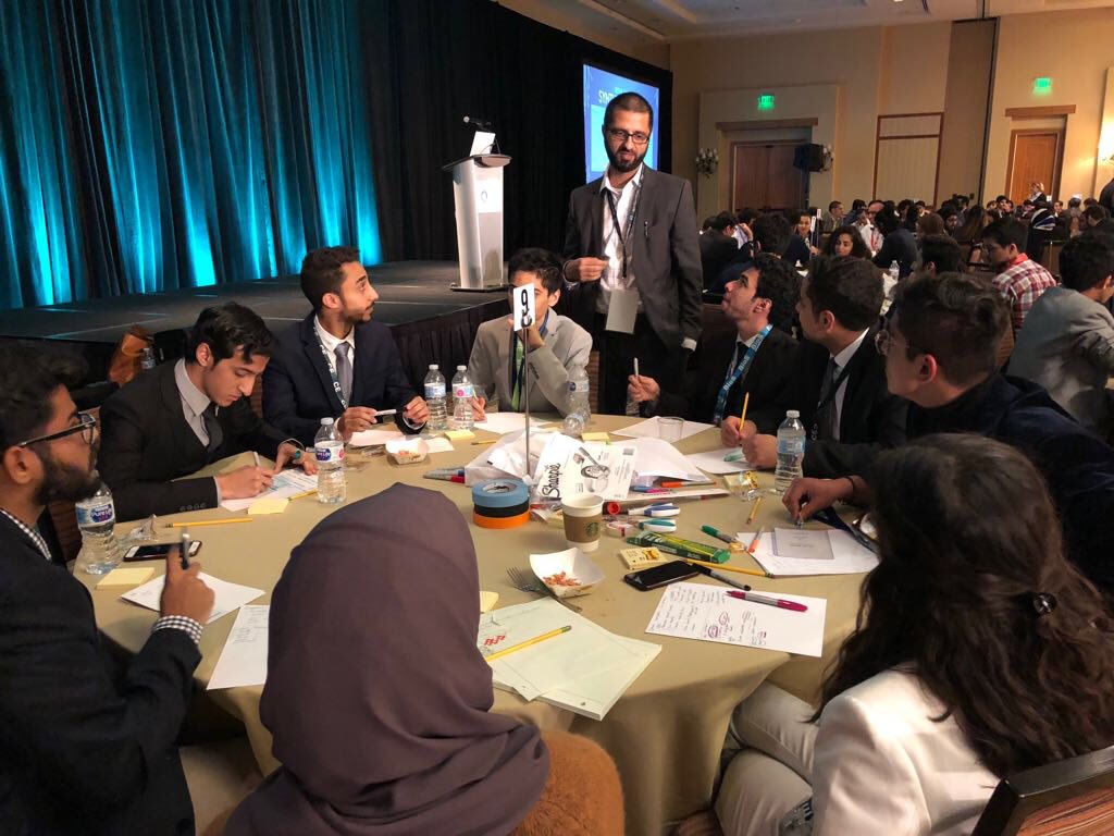 KAUST_NewsAR's tweet photo. أنشطة ملهمة من حفل #KGSPConvocation2018 حيث يخوض من خلالها طلبة برنامج #كاوست للموهوبين (KGSP) تجربة تحدي التصميم في العلوم التطبيقية. https://t.co/xHy6EKivQ8