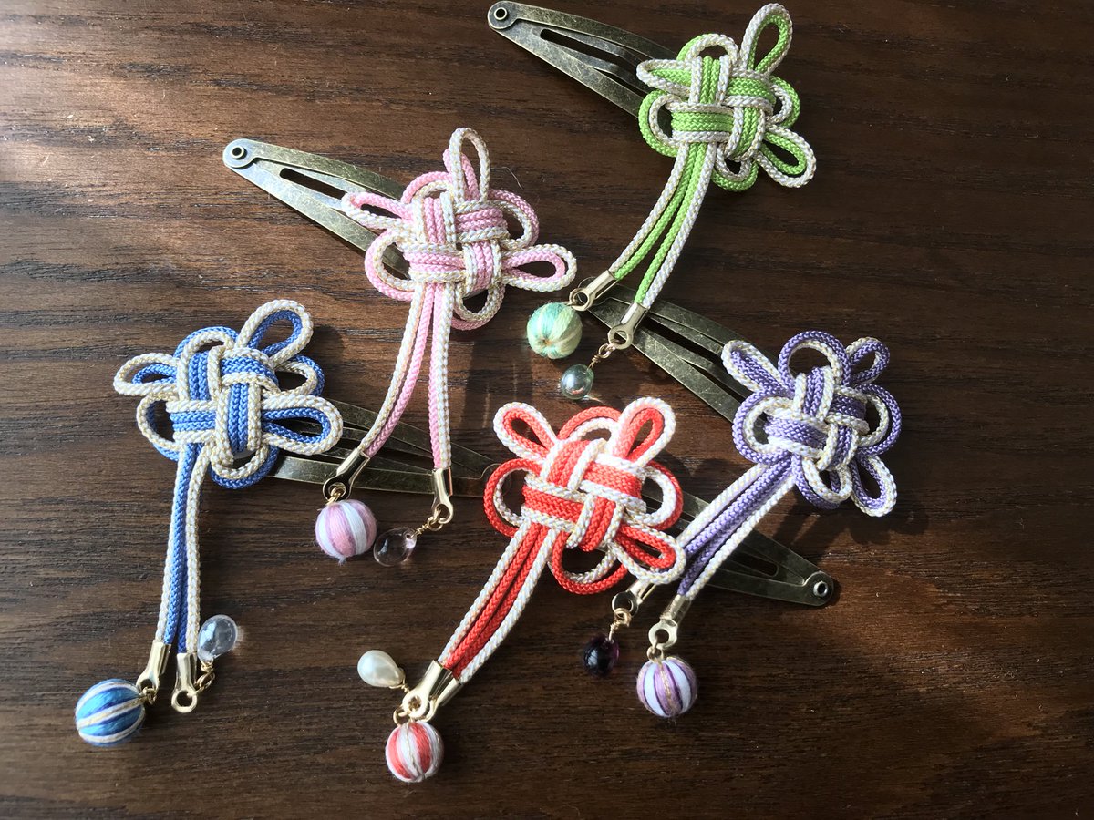 Kanata در توییتر 卒園 卒業式やひな祭りに 小さい頃は髪が多いからといつもショートでした 長い髪の毛を綺麗に結って可愛らしい髪飾りをつけている友達が羨ましかったあの頃 髪の長さに拘らず ちょっとだけおしゃれをして思い出の日に華やぎを 髪飾り 菊