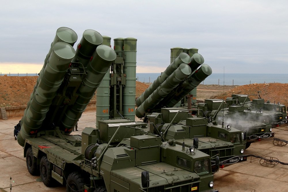 Dvigubas smúgis JAV: Indija iš Rusijos  už rublius pirko S - 400