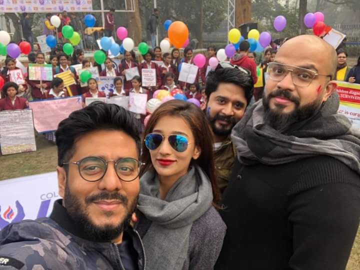 NetworkFilmy's tweet photo. @iamrajchoco @sayantika12 supporting #ColourWalk #wecancancercannot event. https://t.co/Yy57sZT0e5