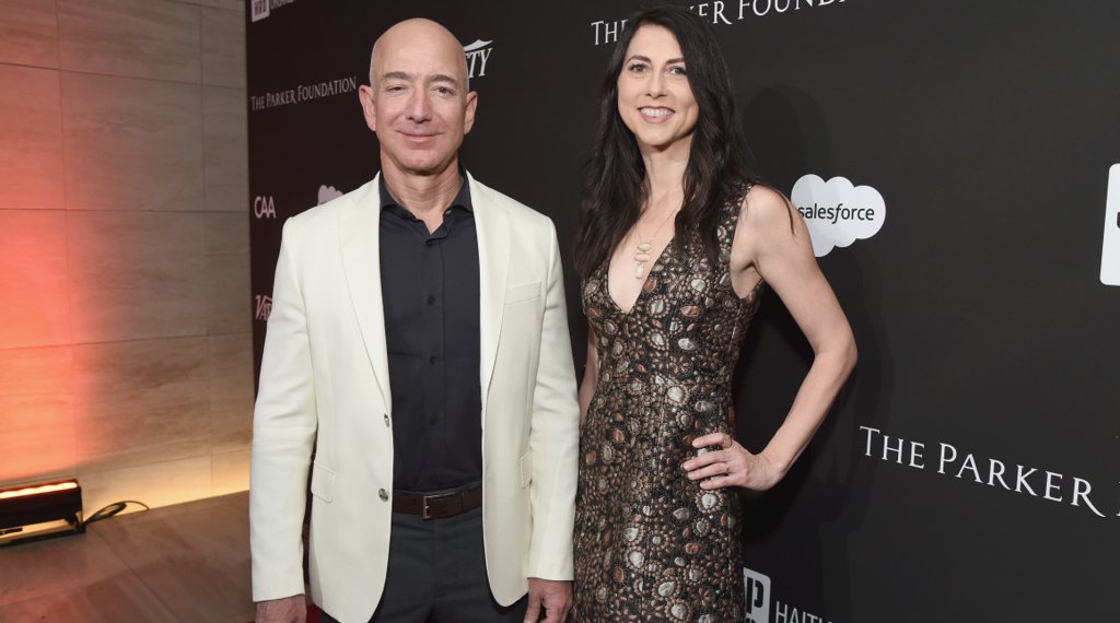 KHOU's tweet photo. Jeff and MacKenzie Bezos donate $33M scholarship grant for DACA students https://t.co/nzf7Fzu7h8 https://t.co/znbGjVCQWd