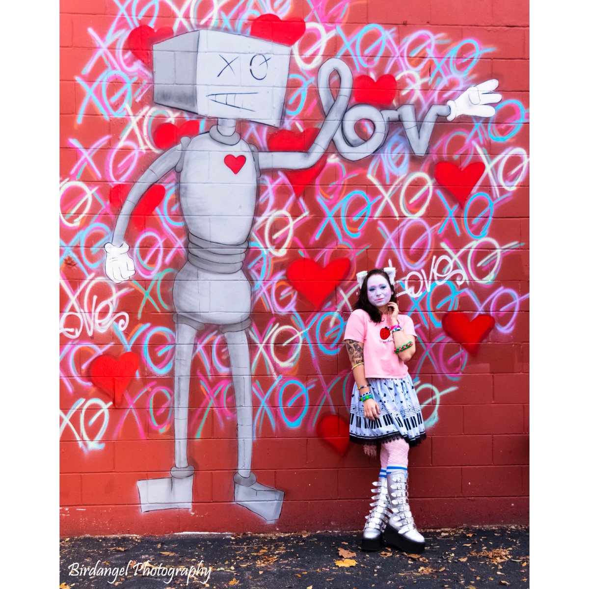 lizzi460_'s tweet photo. Harajuku Girls, you got the wicked style
I like the way that you are, I am your biggest fan -Cho kawaii!
 
Ears and tail by @messykittygear 
Boots by @demonia.shoes 
Face paint by @danielleloves2create 
Photography by @birdangelfm 

#harajuku #kawaii #ootd https://t.co/3YajK2M33O