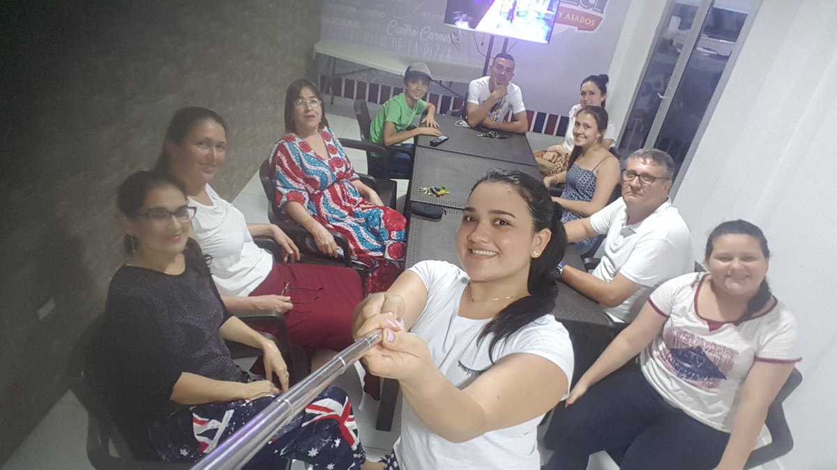 AljadisEsc's tweet photo. Familia pastoral :) Que rico es compartir https://t.co/qjqqZjRaX1