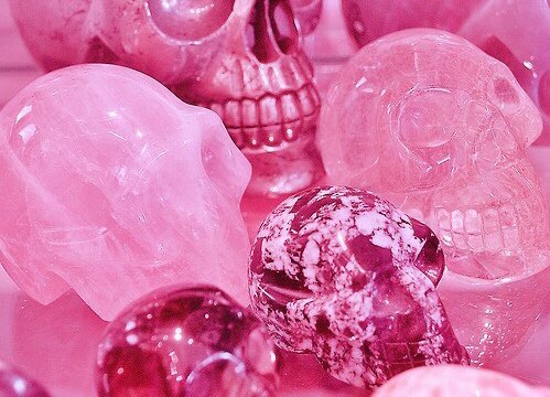 anchorhvrry's tweet photo. 💀PINK DEATH💀

Since it’s a long list of products, u will find that on my IG: m4keupbxtch 🌸 https://t.co/MIJlYeYbgc