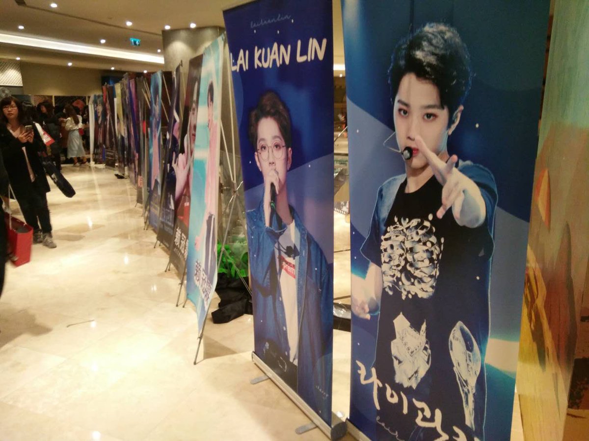 only4KuanLin's tweet photo. Kuanlin’s slogan support in Macau🇲🇴 「FOR FREE」
time：2 pm
venue：fan area of Studio City event center(2nd floor) beside the Kuanlin’s posters

Good Luck！

#라이관린 #赖冠霖 #Laikuanlin #賴冠霖 https://t.co/00MXUittzE