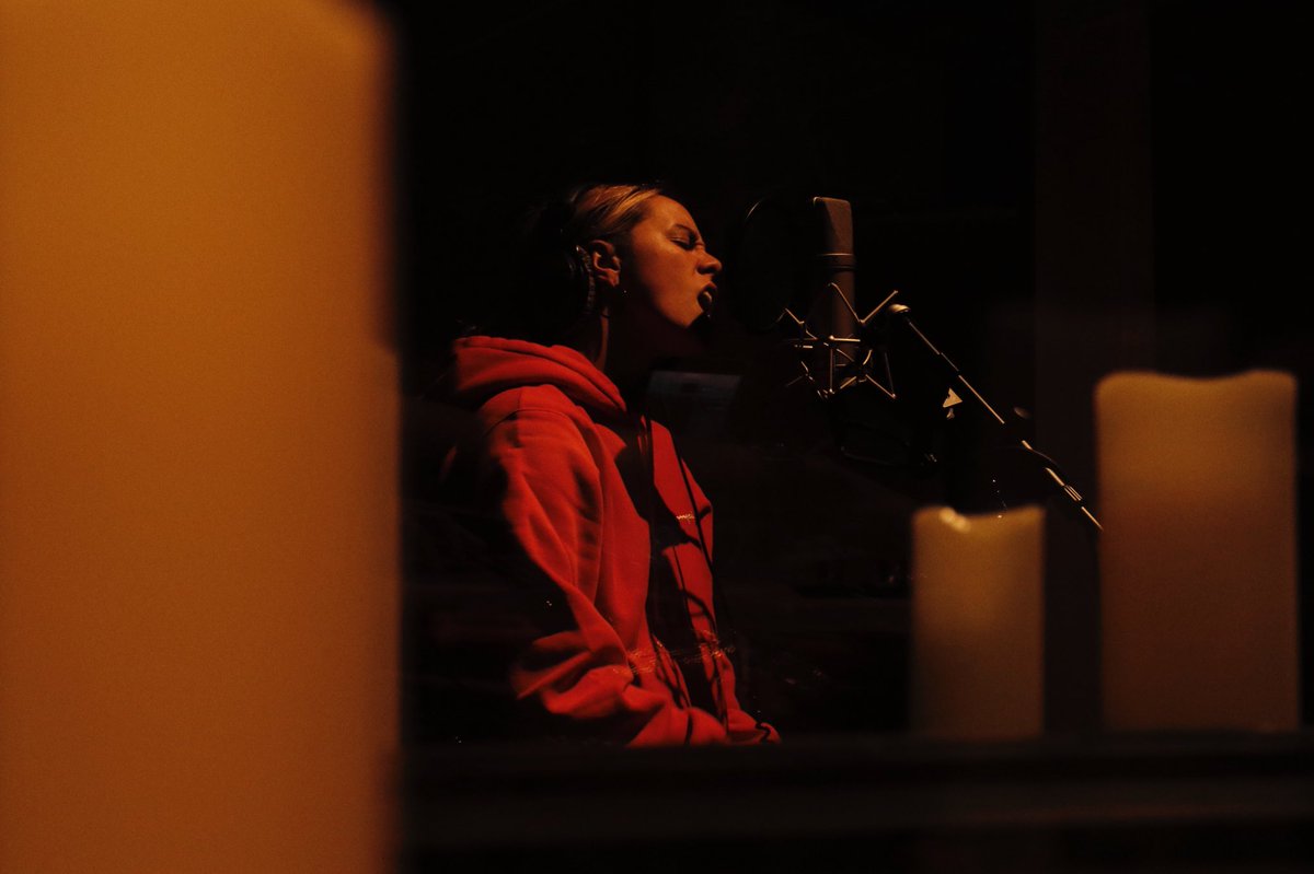 LaurenSanderson's tweet photo. today is my birthday and there's nowhere else i'd rather be. https://t.co/x2RUicdp4r