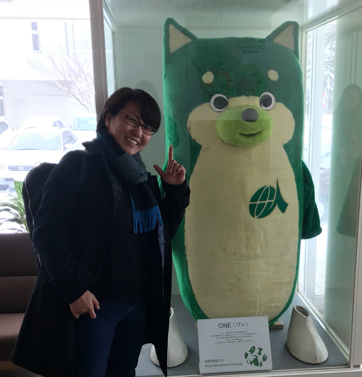 nijidiversity's tweet photo. 秋田の国際教養大学を見学してきました。DiversityClubという学生サークルの皆さんに案内して頂きました。ありがとうございました！図書館に #LGBT 書籍コーナーがあります。 @aiudiversity https://t.co/WpEJaIDDVZ