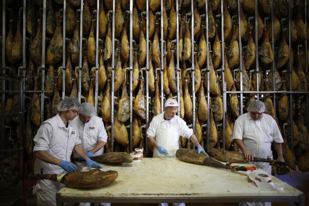 Samara_AL's tweet photo. ¿Cómo saber si un jamón es ibérico o un aceite virgen extra de verdad?

https://t.co/tpksujiOAH https://t.co/6F50ST1hTv