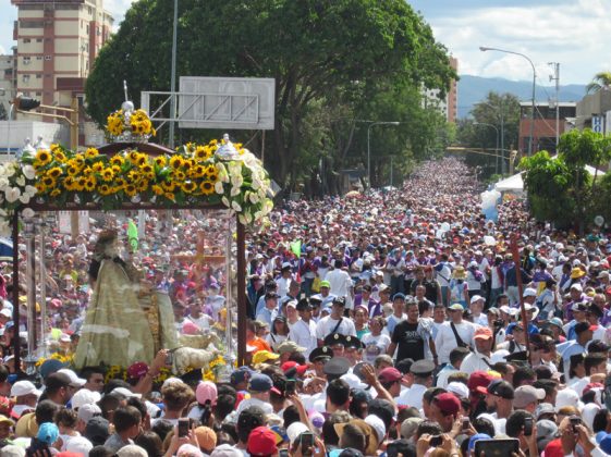 malede7's tweet photo. #14Ene
#DivinaPastora
#CaminoDeLaFe
#Edicion39
#Visita162
#Maraton
#Maraton39
UNIDOS EN AMOR Y FE POR VENEZUELA https://t.co/WhpK3JE3p3