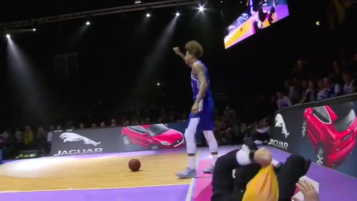 basketball_de's tweet photo. Was war euer Highlight des ALLSTAR Days? Vielleicht Julian Gambles Dunk über Donald Trump? https://t.co/L1IOkZzvAc https://t.co/GgzUhHpbbv