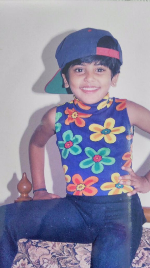 mohan_manjima's tweet photo. #childhoodswag #wannagobacktothis ❤️❤️❤️ https://t.co/9MVXVgiRf5