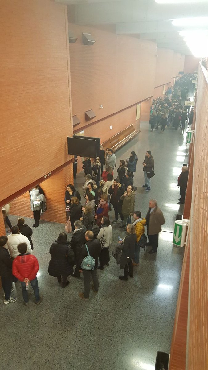 GVAsanitat's tweet photo. 📷 Más de 3.600 plazas a las que se suman las 14.800 correspondientes a la OPE de 2017, 2018 y 2019. Desde @GVAsanitat se está haciendo el mayor esfuerzo en la convocatoria de plazas de Sanidad. Para reducir la temporalidad. Empleo estable
@CarmenMonton 
@herrera_justo https://t.co/tavfFz7k33