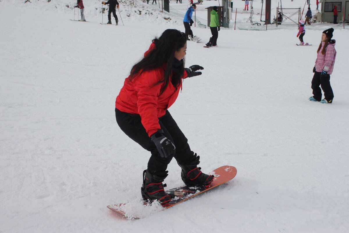 DOKONESE's tweet photo. First time snow boarding today!! Lol #BruisedAss #BruisedFace lmao So much fun!! 🏂❄️🧤☃️🧣 https://t.co/uUCdqZnD1G