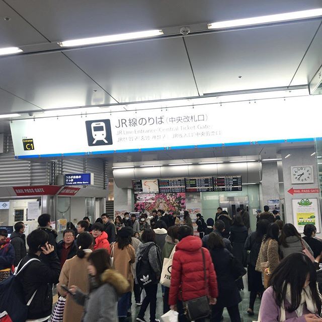 画像 鹿児島本線人身事故の影響のため 博多駅 改札付近混雑中 博多駅 鹿児島本線 Traindelays T Co Tehqta4n19 Ht まとめダネ