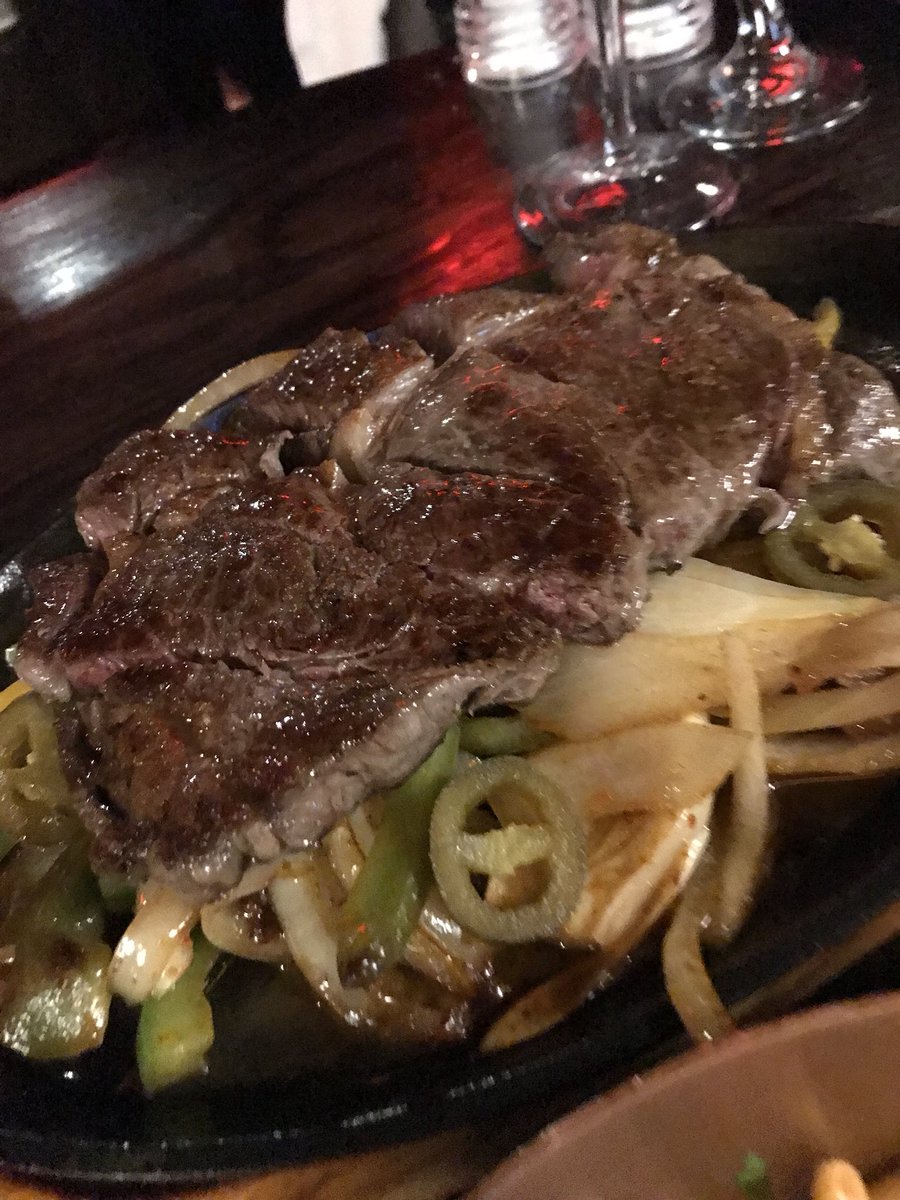 NEfood's tweet image. .@HarrysNE1 #onpoint ✅ check out the extra #avocado 🥑 with the steak fajitas!  Buzzing atmosphere, very #attentiveservice which is impressive on a #matchday #nufc put it on your #totrylist #nefood  try unusual pasta filled with #hallumicheese @newcastleuncovered @NewcastleFest