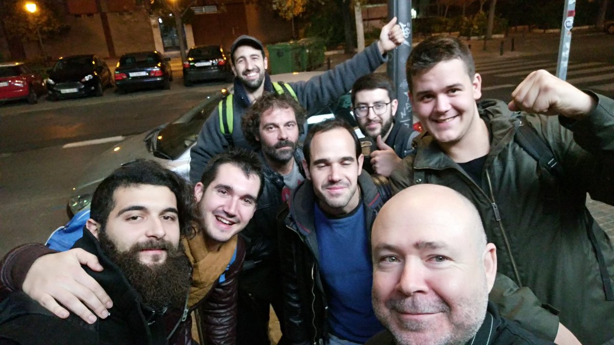 Un bon record. Ací, amb els <a href="/Pellikana/">Pellikana</a>, després d'una nit divertida a la sala <a href="/16_Toneladas/">16 Toneladas</a> de València. #alpobledelesrondalles #músicaenvalencià