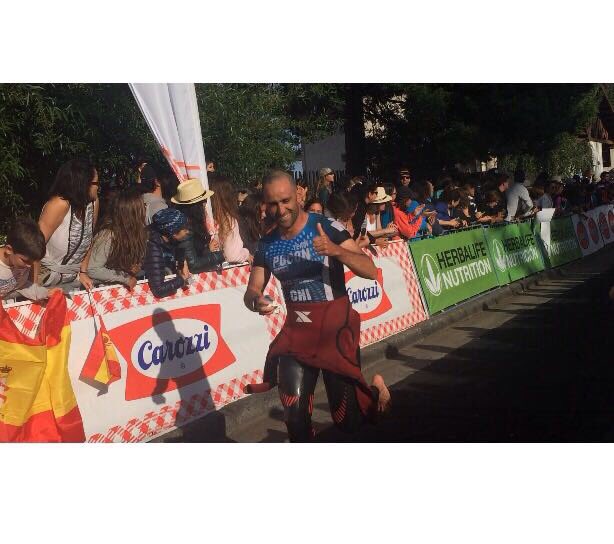 chunchoT_T's tweet photo. Vamos Felipe Aviles profesor Team Pucon  #IronmanXTVN https://t.co/6BWcclv53e