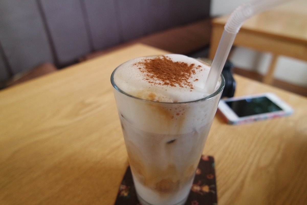 어떻게 하면 사진을 잘찍을수 있을까?! 책이라도 사서 공부해야겠다으 ㅋㅋ
올해는 사진공부 꼭 해야징!

#사진공부 #카메라 #카페 #사진놀이 #꽝손