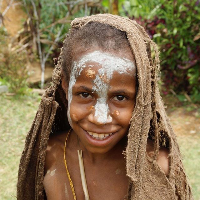 indigenous_HS's tweet photo. Suowi Ankave of PNG depend upon the forest for food, shelter, livelihood and culture. Protecting one can protect them both. #papuanewguinea #indigenoushealthsolutions #culturalsurvival  #planetaryhealth #forestconservation https://t.co/9Ej0v29Nsp https://t.co/XzvT1SZ6ir