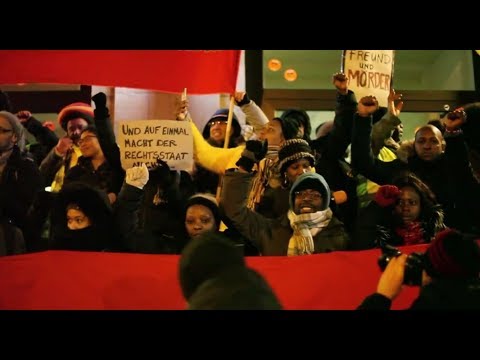videogold_de's tweet photo. Tausende in Dessau zum Todestag von Oury Jalloh https://t.co/lwIizELBZE #LeftVision https://t.co/r2cIKN6qyu