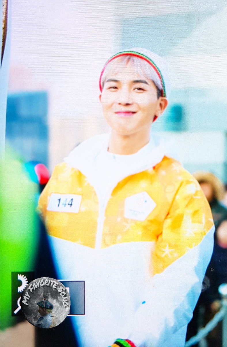 MYFAVORITE_MINO's tweet photo. 정말..병아리 그자체🐣🐣
180114 올림픽공연 성화봉송
#WINNER #위너 #송민호 #MINO #PREVIEW https://t.co/Ziw3nsjBfj