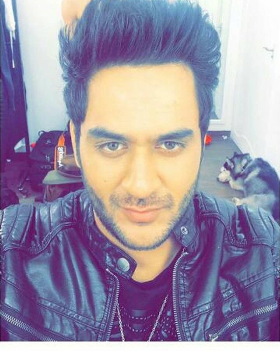 TellyTalkIndia's tweet photo. Heart❤️ &amp; RT🔁, if you think #VikasGupta deserves to win #BiggBoss11?! #BB11Finale https://t.co/R1UEKNLk0Y
