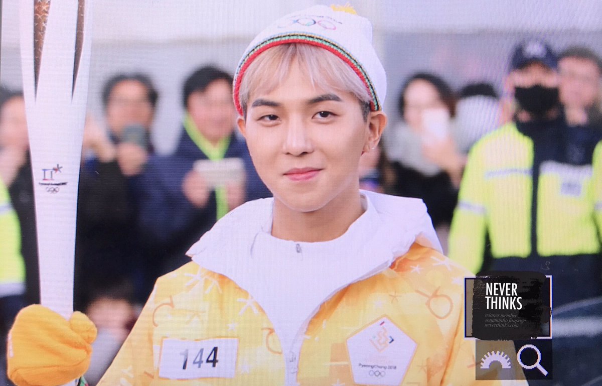 neverthinks_'s tweet photo. 180114 평창 성화봉송
민호 팬으로서 진짜 영광스러운 날이야
#송민호 #MINO #위너 #WINNER https://t.co/w2tBspAJAY