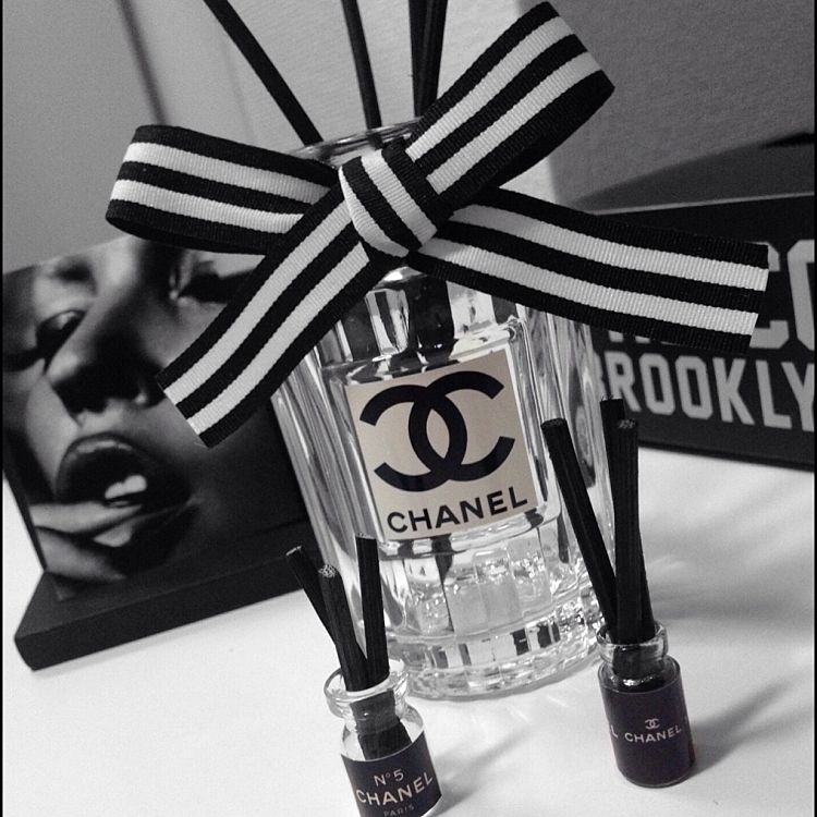 実際にどう生きたかということは大した問題ではないのです大切なのは、どんな人生を夢見たかということだけなぜって、夢はその人が死んだ後もいき続けるのですから。

ココシャネル