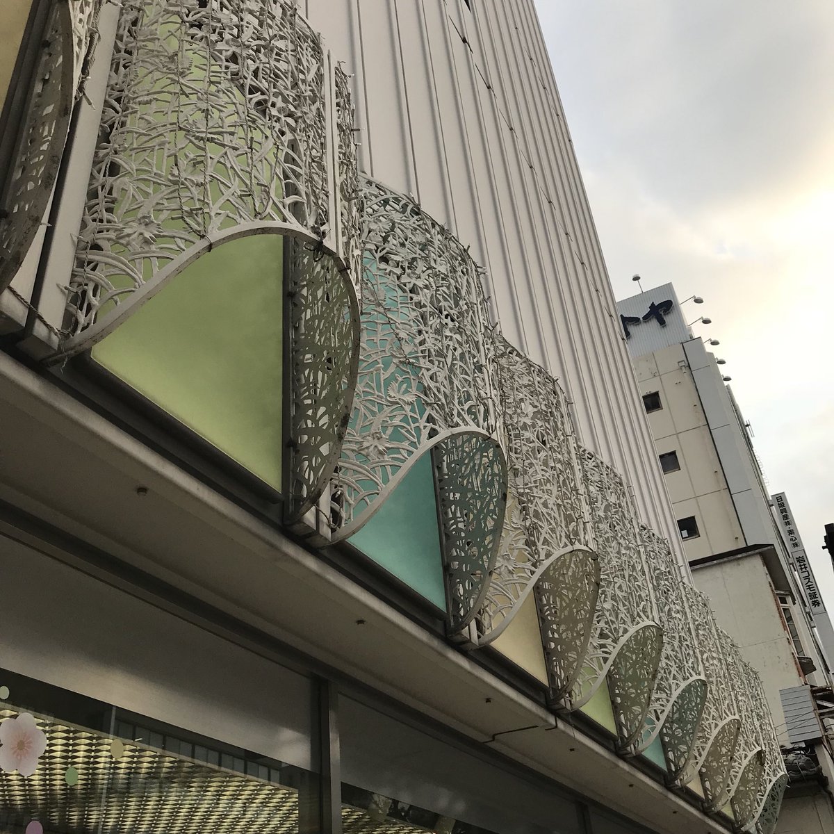 磯達雄 ヤマトヤシキ姫路店 村野藤吾 1951年 2月末で閉店だそうな 磯達雄 ヤマトヤシキ姫路店 村野藤吾 1951年 2月末で閉店だそうな