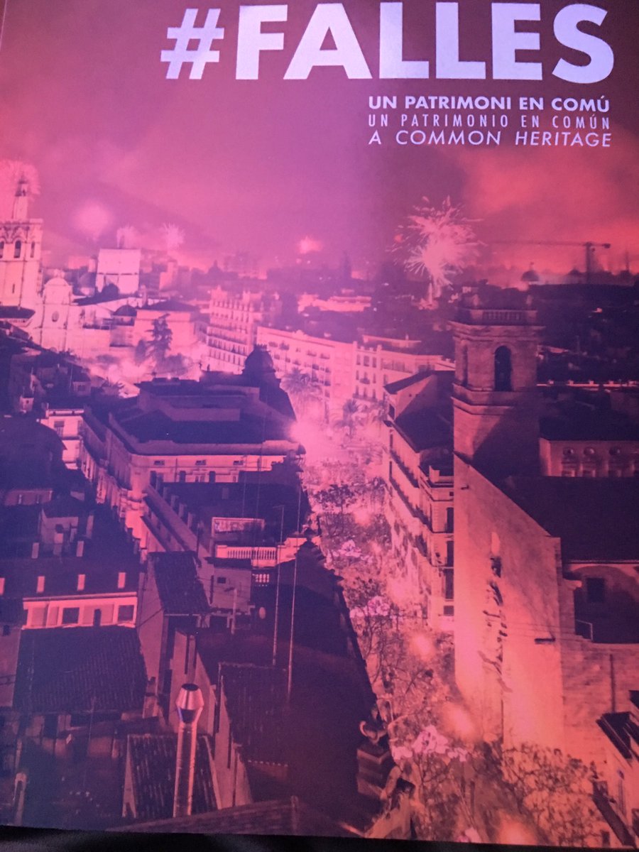 annadolors1's tweet photo. Divendres vaig assistir a la Presentació de la #FallaelSaler, formant part d'una nit molt especial. Volia donar les gràcies a @perefuset per la seua inestimable col.laboració 🎁👍 https://t.co/SWczQdKXhm