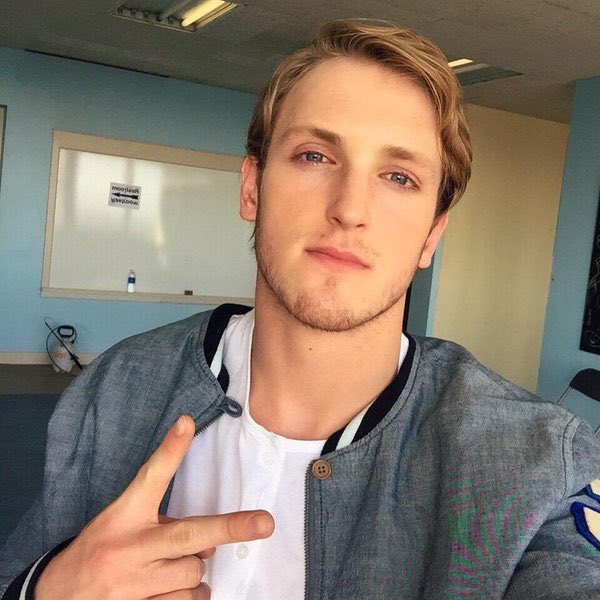 trashjakep's tweet photo. Photo with Logan in glasses is a recent and the other one is an old pic BUT we are getting the #OG @LoganPaul back !!! Omg I miss him and the vlogs , I feel like we are getting back the old original VLOGSSSS 😭💙😛 https://t.co/bRPzbd8XHL