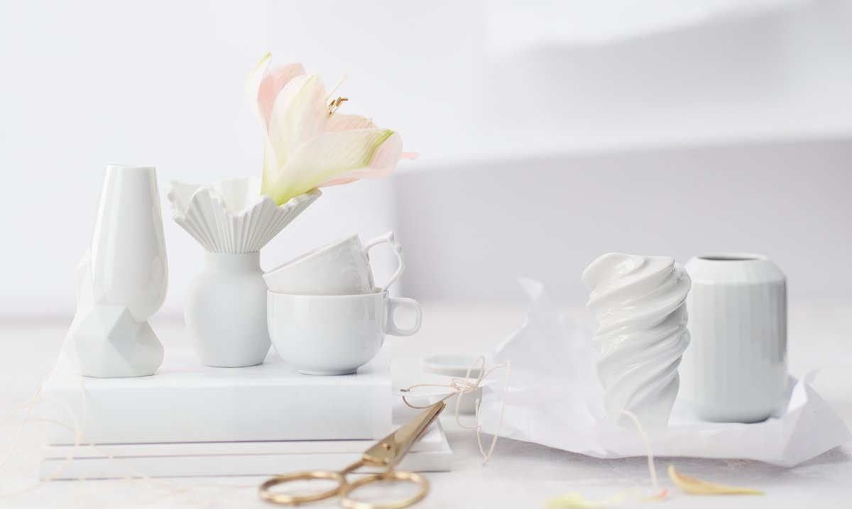 Mini-Me’s. Die großen Vasen-Stars von Rosenthal gibt es auch im charmanten Miniformat. Zum Sammeln, Schenken und Selbstbehalten. Jetzt entdecken: tinyurl.com/y7cjqd3n