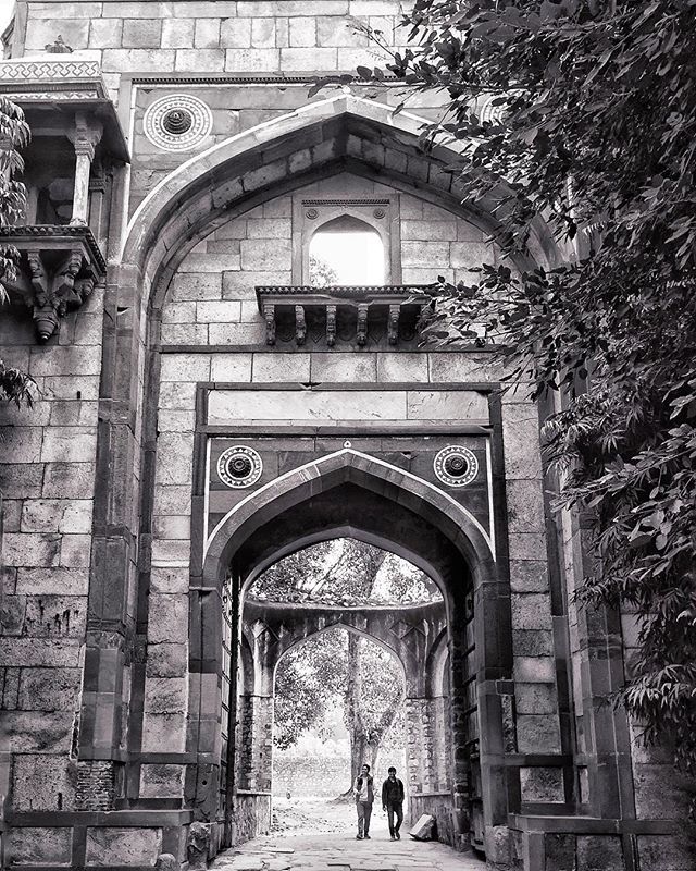 chirag1774's tweet photo. Arab Serai Gate, Humayun’s Tomb ~ December 2017
.
.
.
#sidegate #2017 #travelphotography #instatravel #delhitour #morningshot #peopleofdelhi #bw #ig_bw #2018 #monochrome #instabw #arabseraigate #humayanstomb #shotoniphone #iphone6 #beautifuldelhi #yoursh… https://t.co/moXB99wt1V https://t.co/fcOsLPbKky