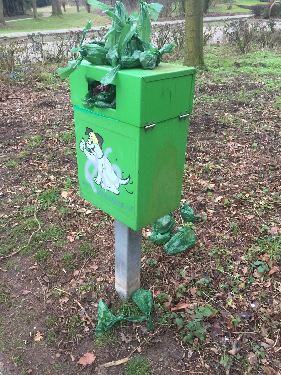 Dinxpertje's tweet photo. @gemeente_aalten , nu wordt het toch een keer tijd! De zakjes liggen al overal rond. https://t.co/Pv1LFTGIgW