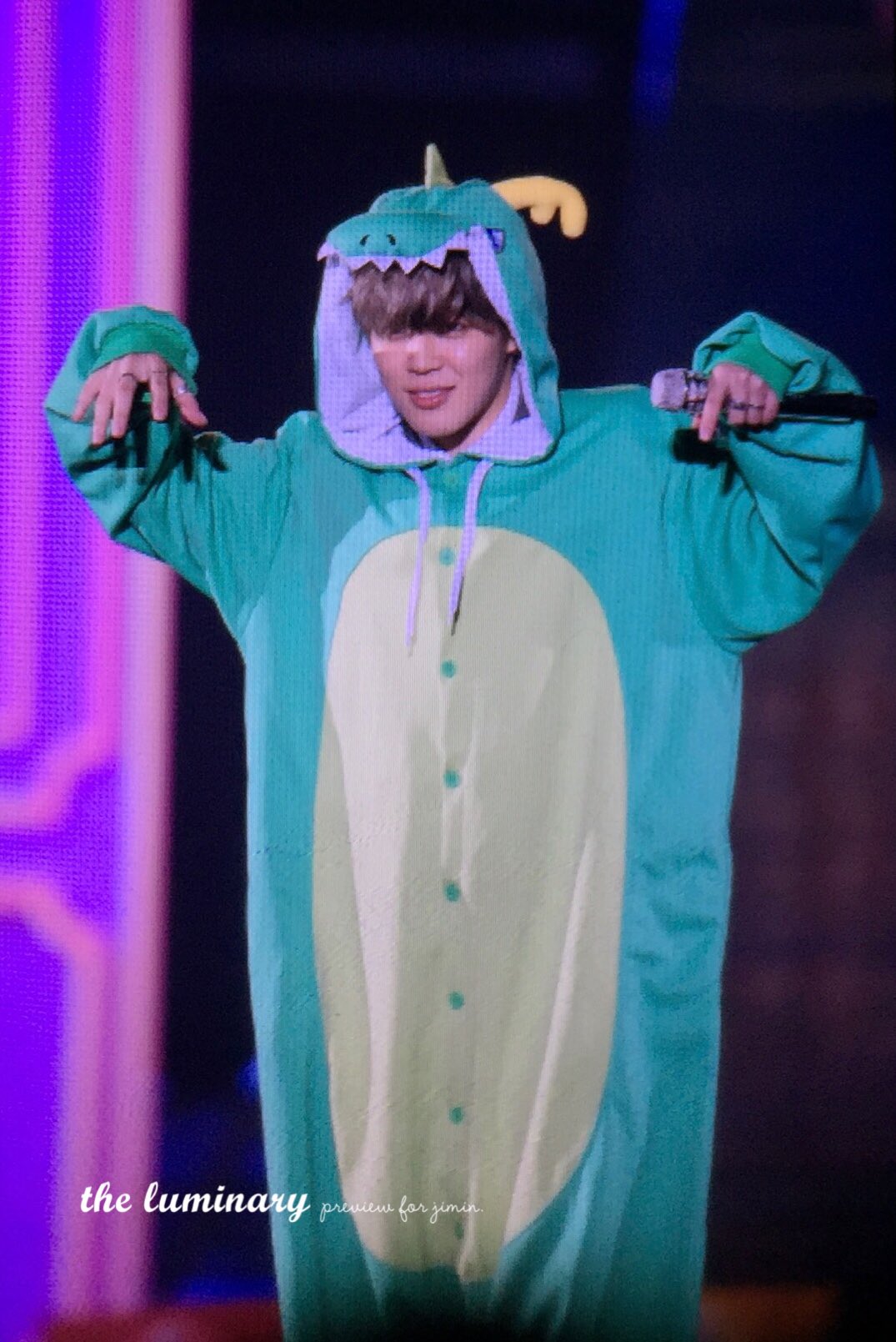 Jimin con pijama de dinosaurio hotsell