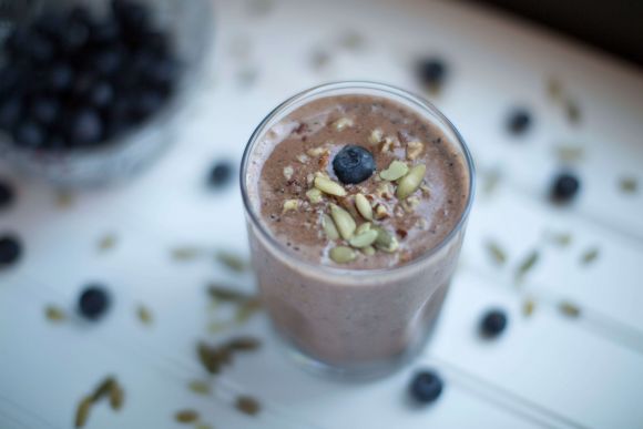 GutRxGurus's tweet photo. Our Blueberry Vanilla Spice Smoothie hits your tastebuds in all the right places. The recipe is waiting! https://t.co/iBLBmhZ4cp #lowFODMAP #recipes #smoothie https://t.co/KLIwTcuW9g