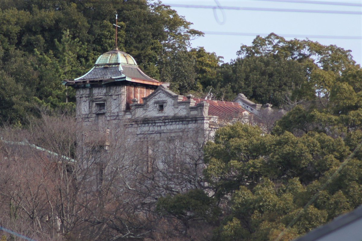 びるまち の近代建築 某洋館 大正時代竣工 明治末期に綿布業を営んでいたt氏が建てた洋館です 昭和に入ってから某化学会社の創業者が譲り受けました 現在は残念ながら放置され廃洋館となっており廃墟界隈では有名な物件だそうです 近代建築